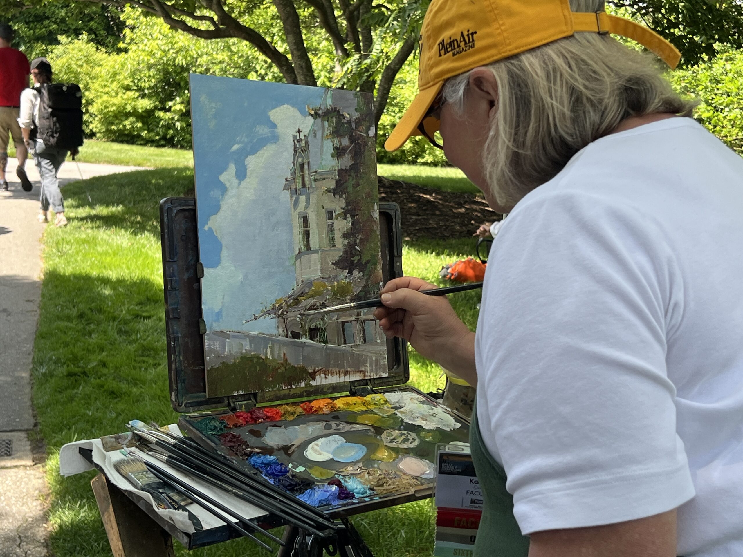 Kathie Odom painting on location at the Biltmore Estate during PACE '24