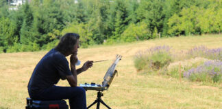 Plein air artist Don Bishop, painting with acrylics on location